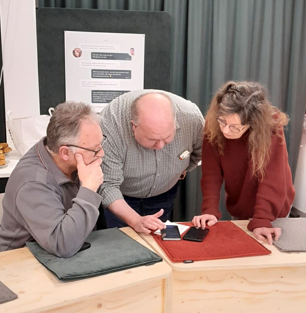 20260218 191101 Hermann und Juergen beraten web